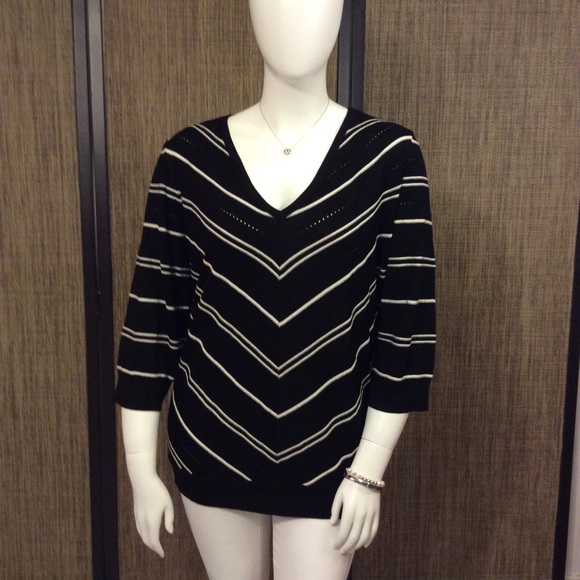 Avenue Sweaters - Avenue v- neck light weight sweater